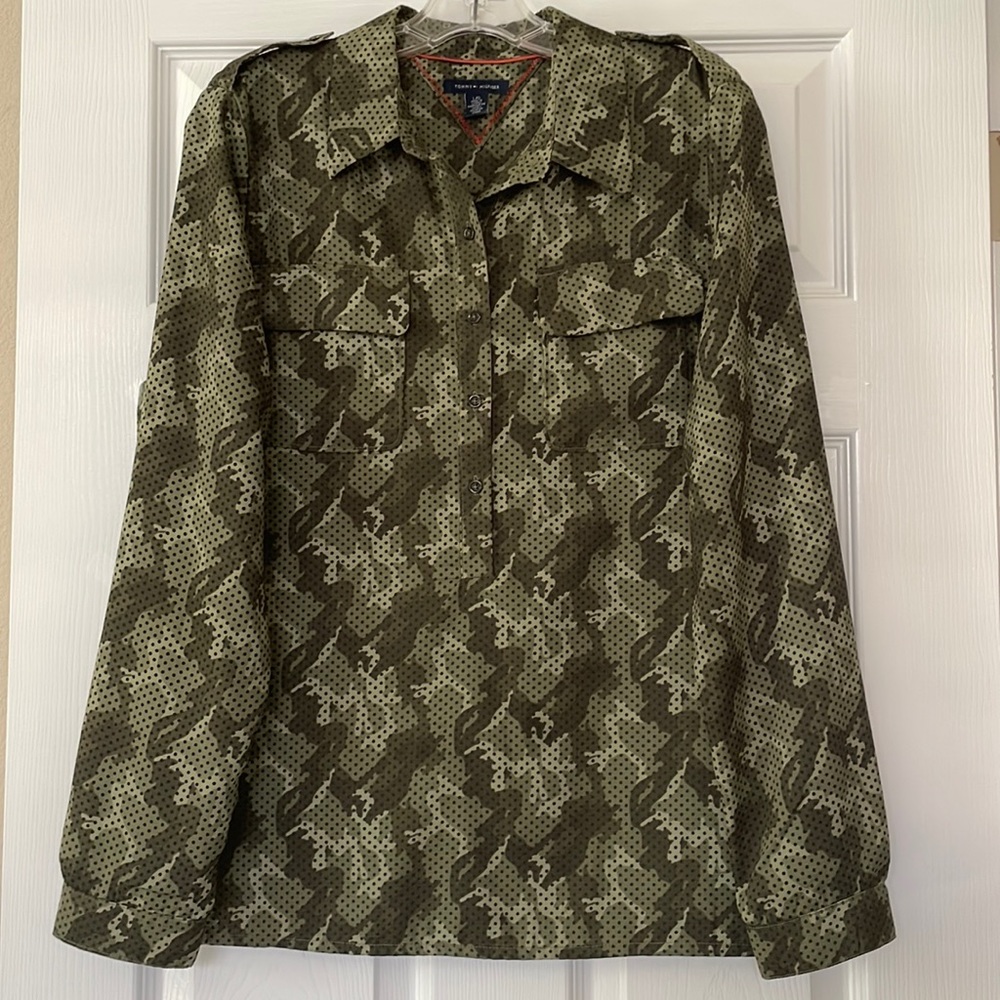 TOMMY HILFIGER MULTI GREEN CAMOUFLAGE PRINT CAMP SHIRT STYLE BLOUSE